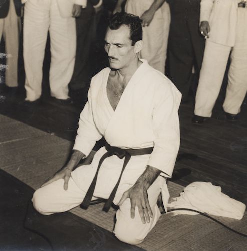 Helio Gracie sits in his gi.