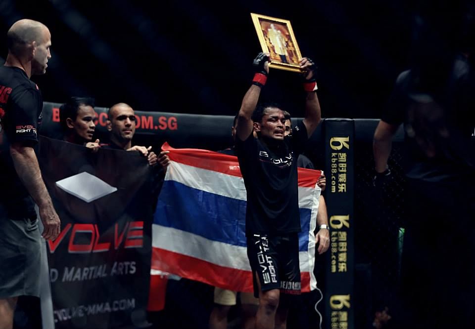 Dejdamrong Sor Amnuaysirichoke Becomes Thailand’s First MMA World Champion With Historic Win