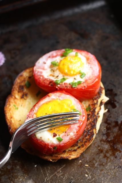 baked egg and tomato cups