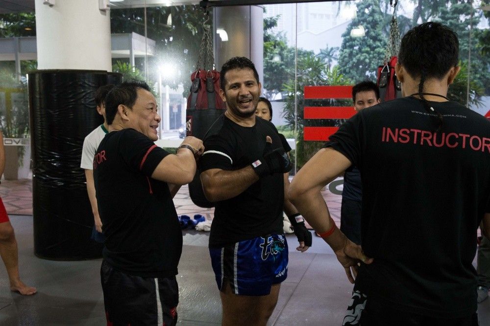 A Muay Thai student gets promoted to Level 2 by legendary Muay Thai instructor Daorung Sityodtong. 