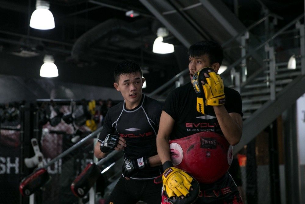 ONE Superstar Christian Lee works on his Muay Thai with 3x Lumpinee Muay Thai World Champion Namsaknoi Yudthagarngamtorn. 