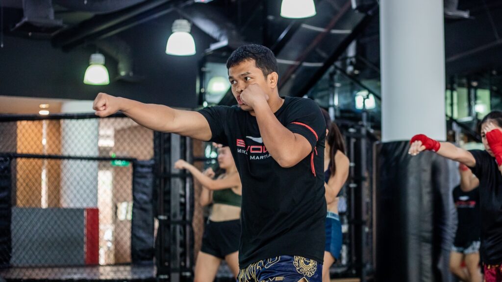 12 Effective Muay Thai Warm-Up Exercises And Stretches To Do Before Training