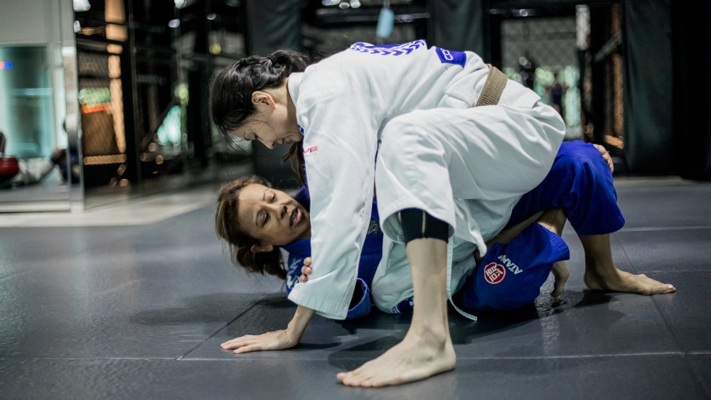 8 Exercises To Improve Hip Strength And Mobility For BJJ