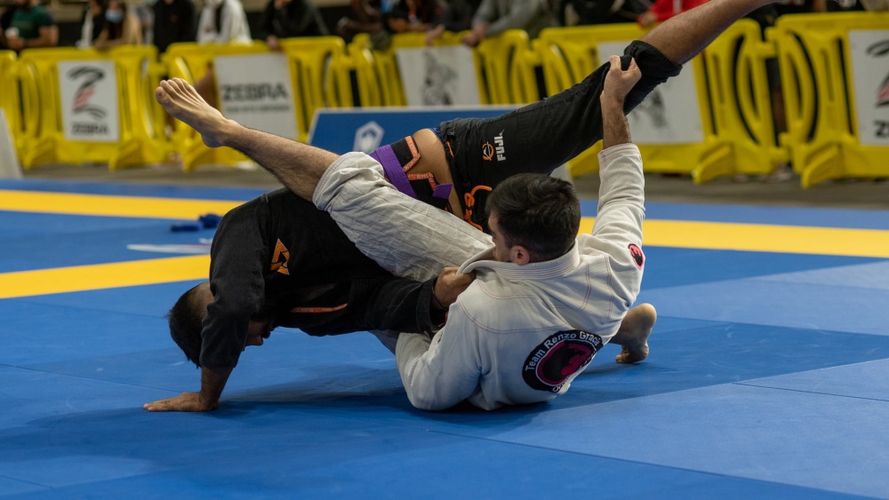 Here’s How To Utilize The Pendulum Sweep In BJJ